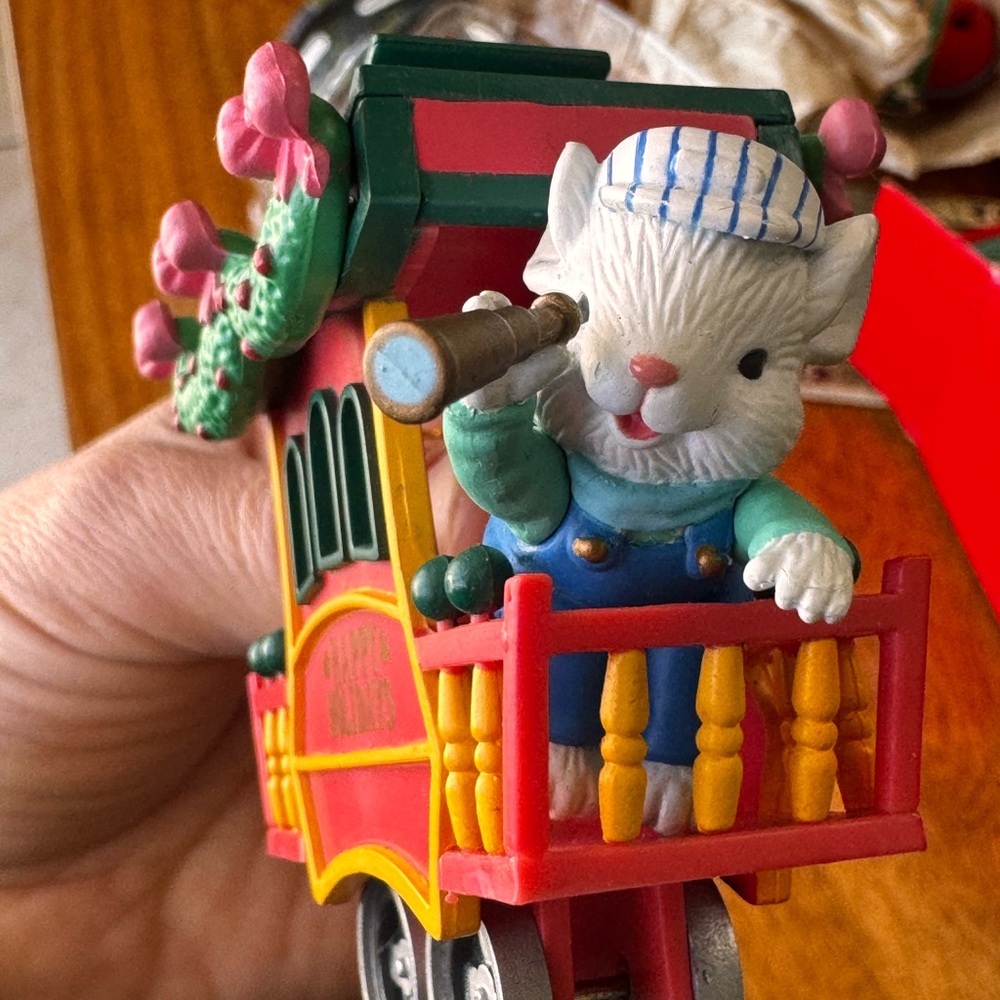 Christmas tradition vintage 1994 hanging ornament mouse train  trinket